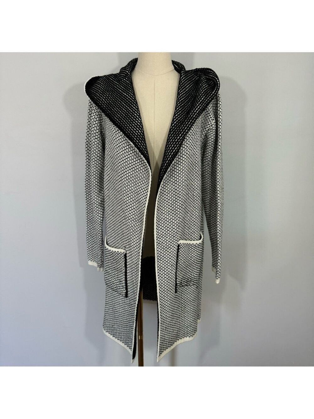 Olyss Hooded Cardigan Sweater Womens M Black White Knit Longline Stylish EUC